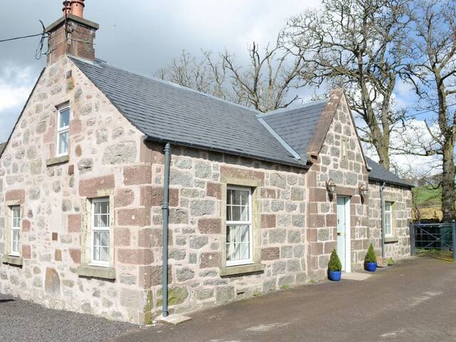 Bridge of Cally, near Blairgowrie的民宿