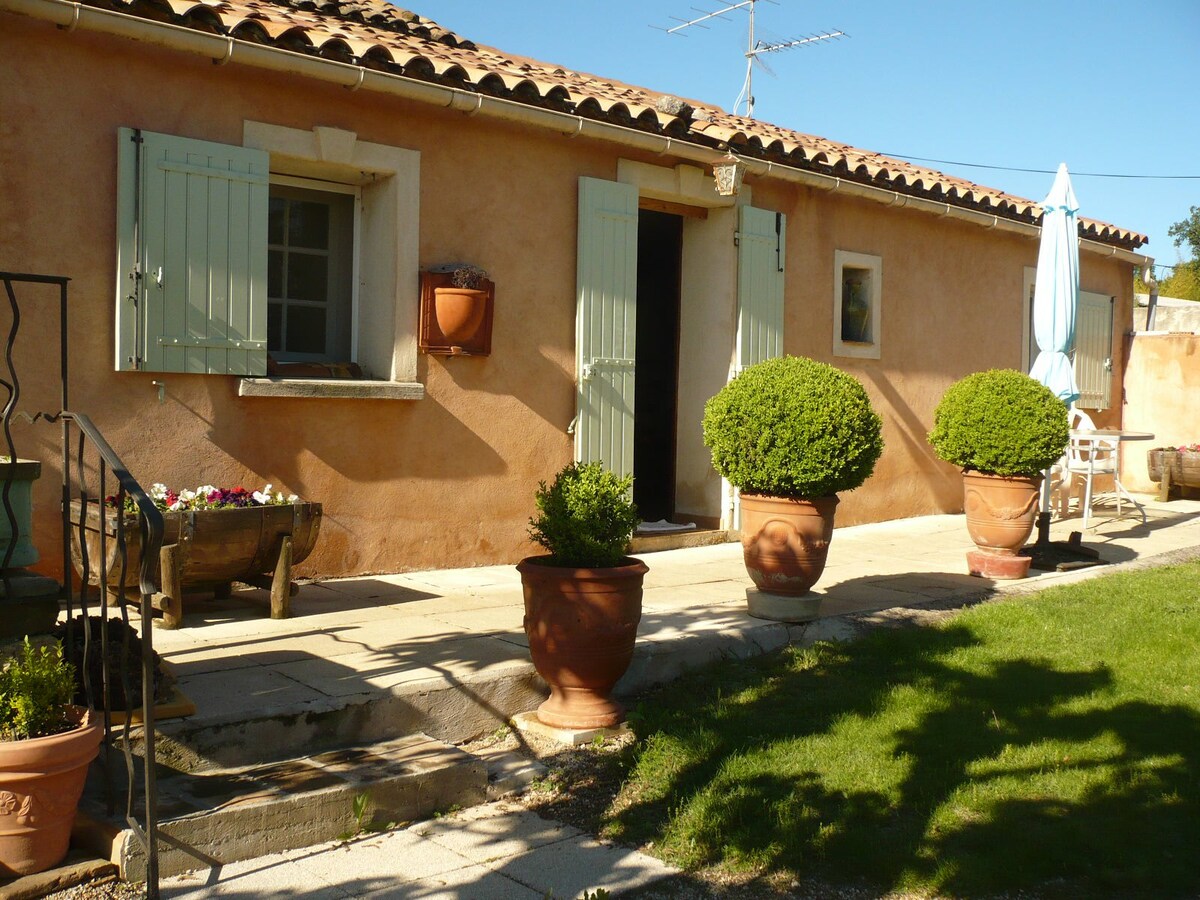 戈尔德斯鲁西永（ Roussillon ）旁边的理想吕贝龙乡村小屋