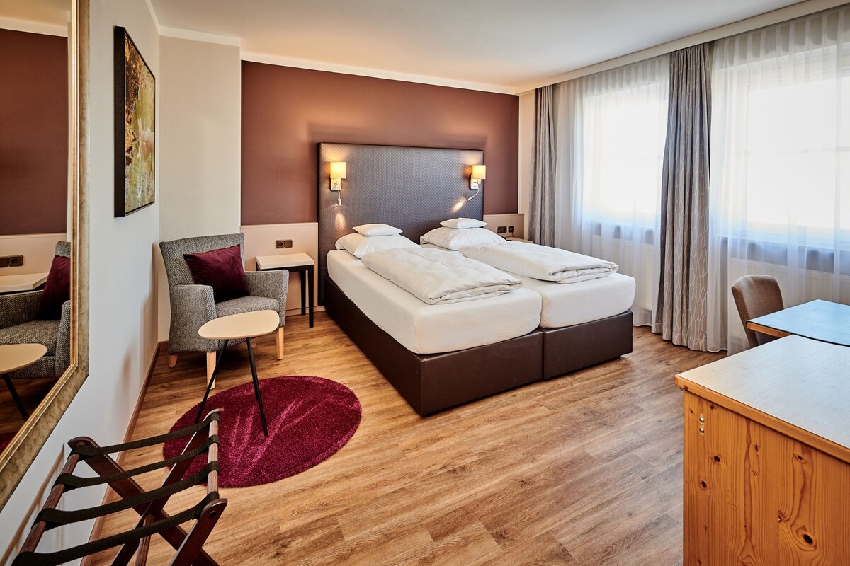 Hotel am See （ Neutraubling ） ，现代风格的舒适双人房