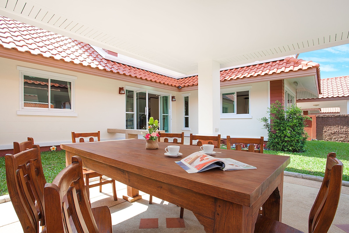 Modern Villa Pattaya 4BR -- H.49