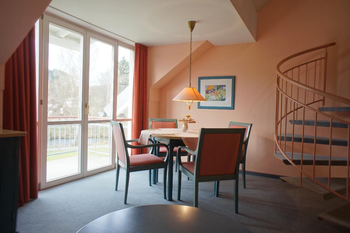 AngerResidenz, FeWo & Hotel (Zwiesel), Hotel-Suite (65qm) mit 2 Schlafzimmern und Balkon inkl. Frühstück