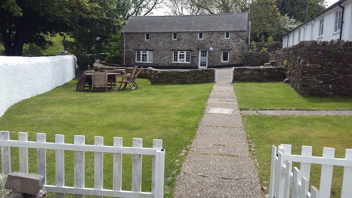 Cronkbane Cottages - Glen Helen Cottage