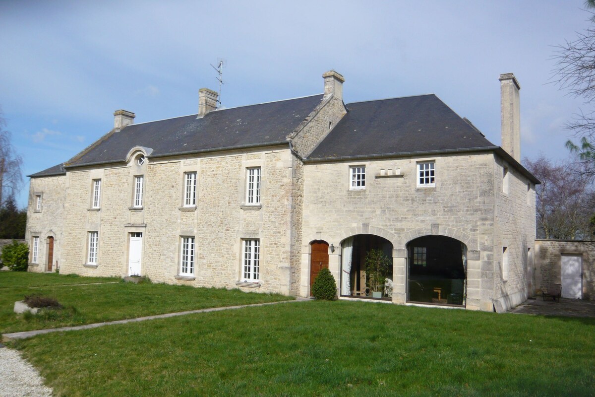 Spacious house near the historic town of Bayeux and only 9km from the sea.