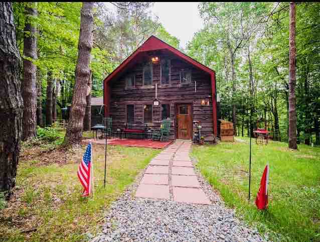 Paradise Lodge on 25 Wooded Acres in Bemus Point