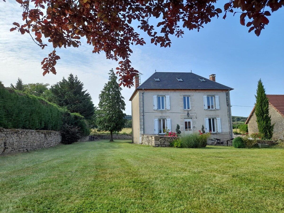 Maison de Maître俯瞰Puy de Dome ，靠近湖泊