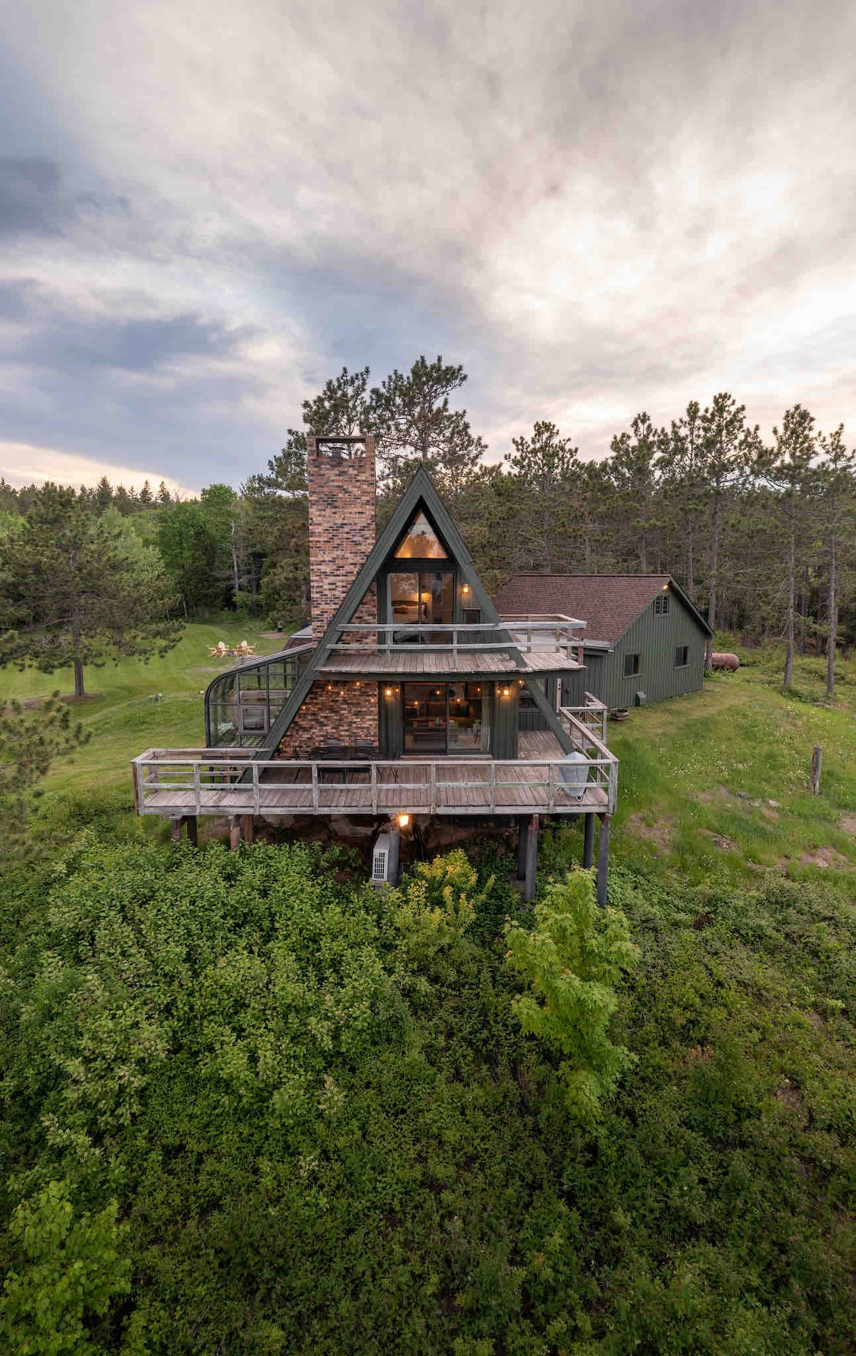 Wild Pines Cabin ： A字型公寓，可欣赏高级湖景