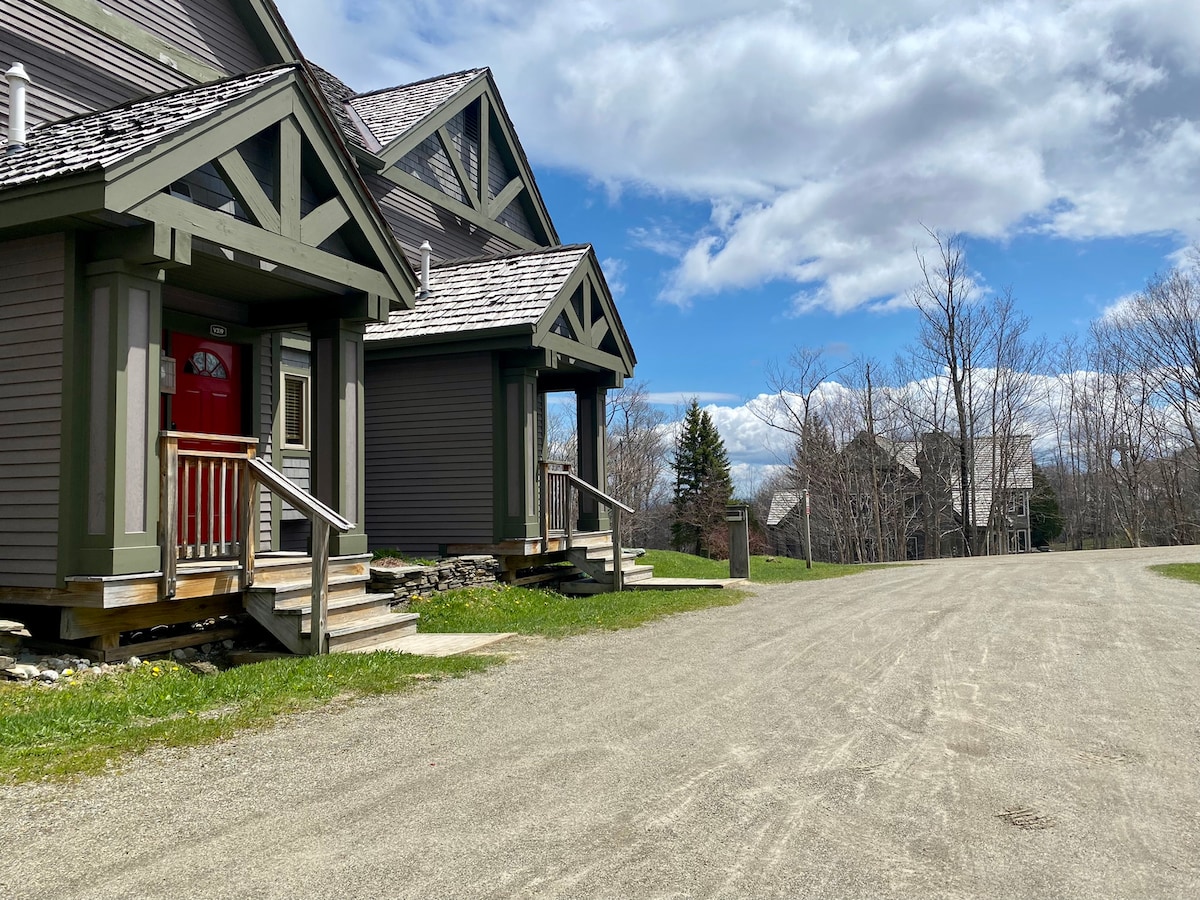 Jay Peak 4 BR ski-in/out townhome