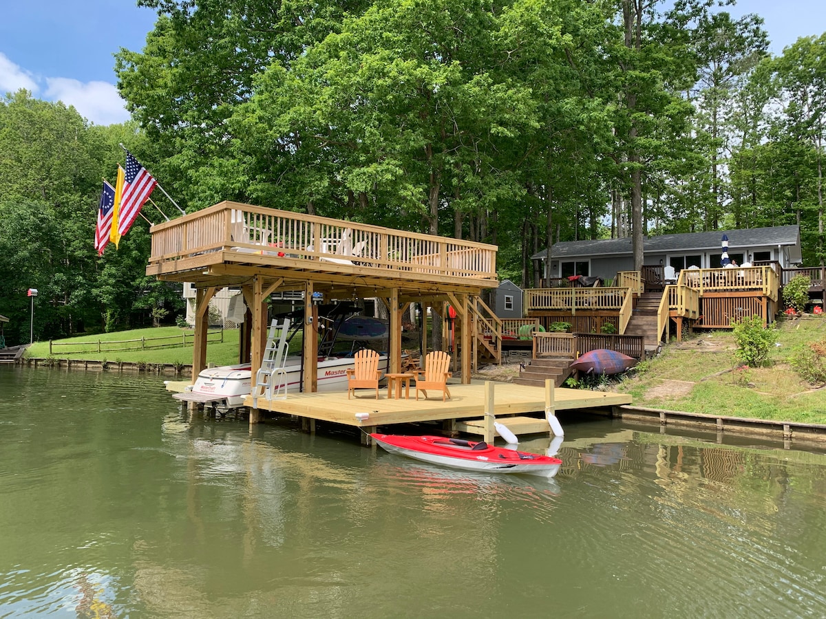 Cozy Quiet Main Lake Cottage w/ Beautiful Views!