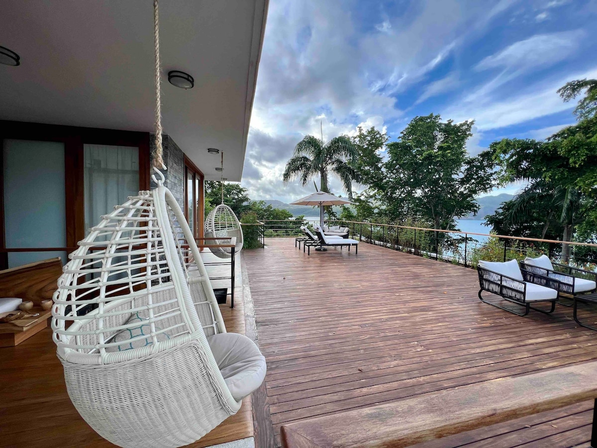Casa Bajacu-luxe villa, oceanfront, 5 star service