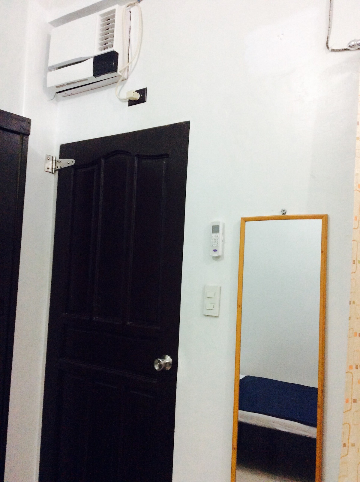 Double bed w/ Fast Wi-Fi 2nd flr