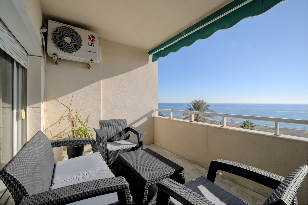 Stunning frontline flat in Estepona