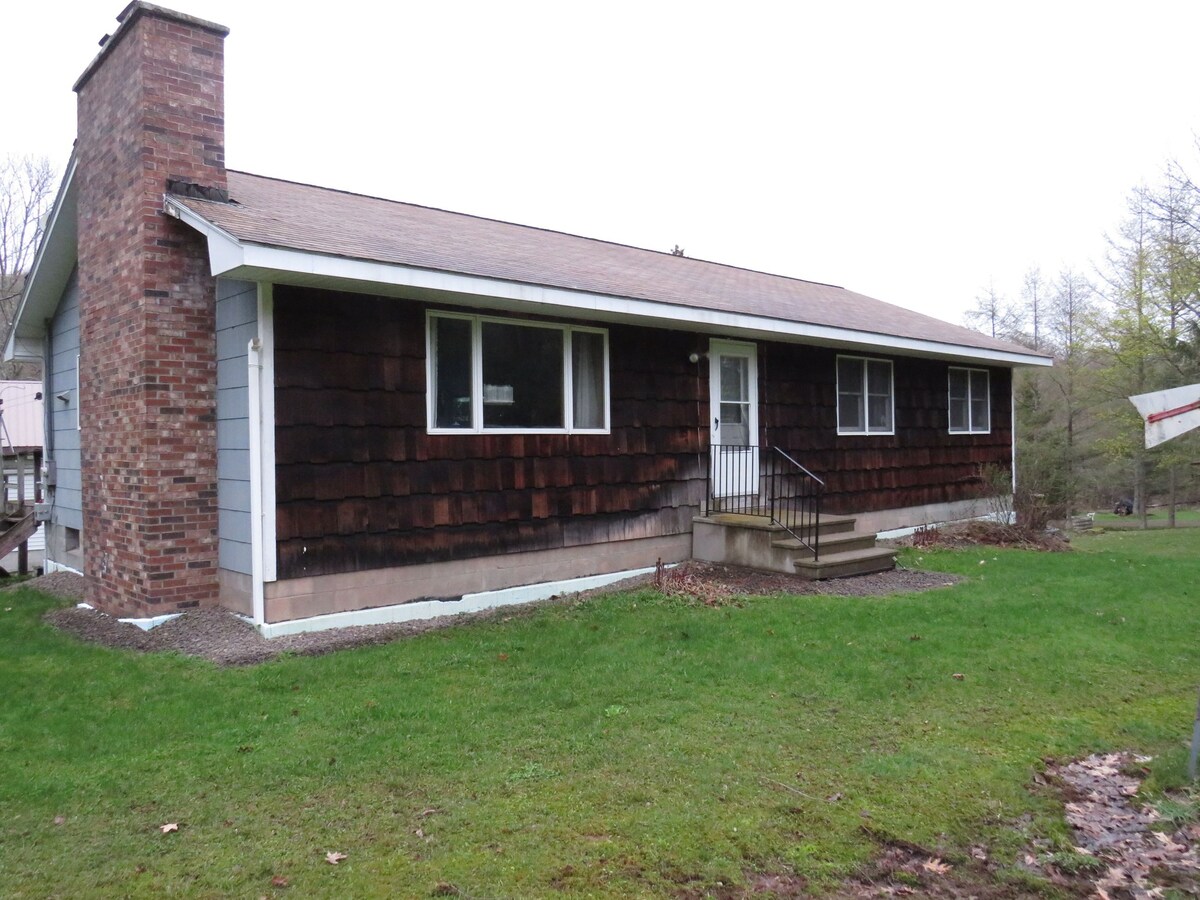 Dekeman Acres House. 3 bedroom, 2 bath, Ranch.