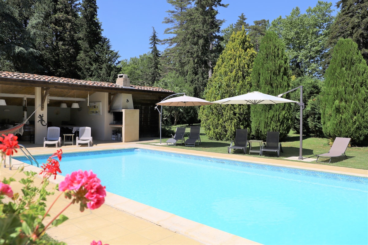 Beautiful 3 bedroom property with heated pool