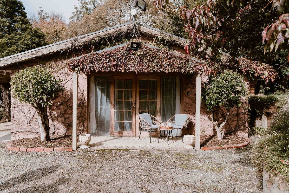 The Cherry Blossom Suite - with spa and fireplace