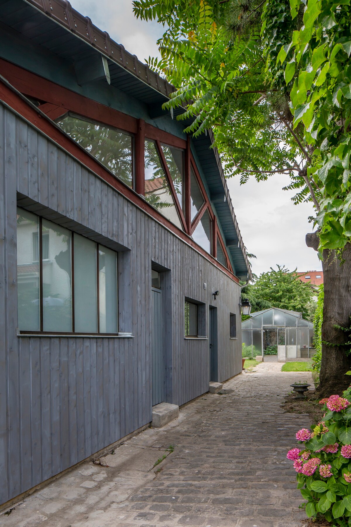 在巴黎西部-科隆布斯的Loft中享受安静的住宿体验