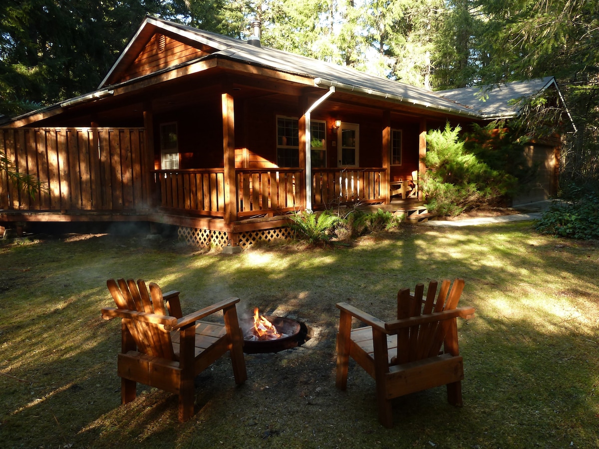 HotTub~FireplaceLodging@Mt Rainier Cedarwood Cabin