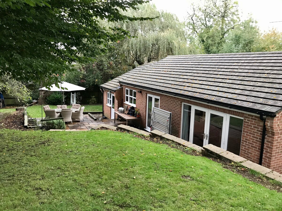 Cosy Whissendine home with real log fire