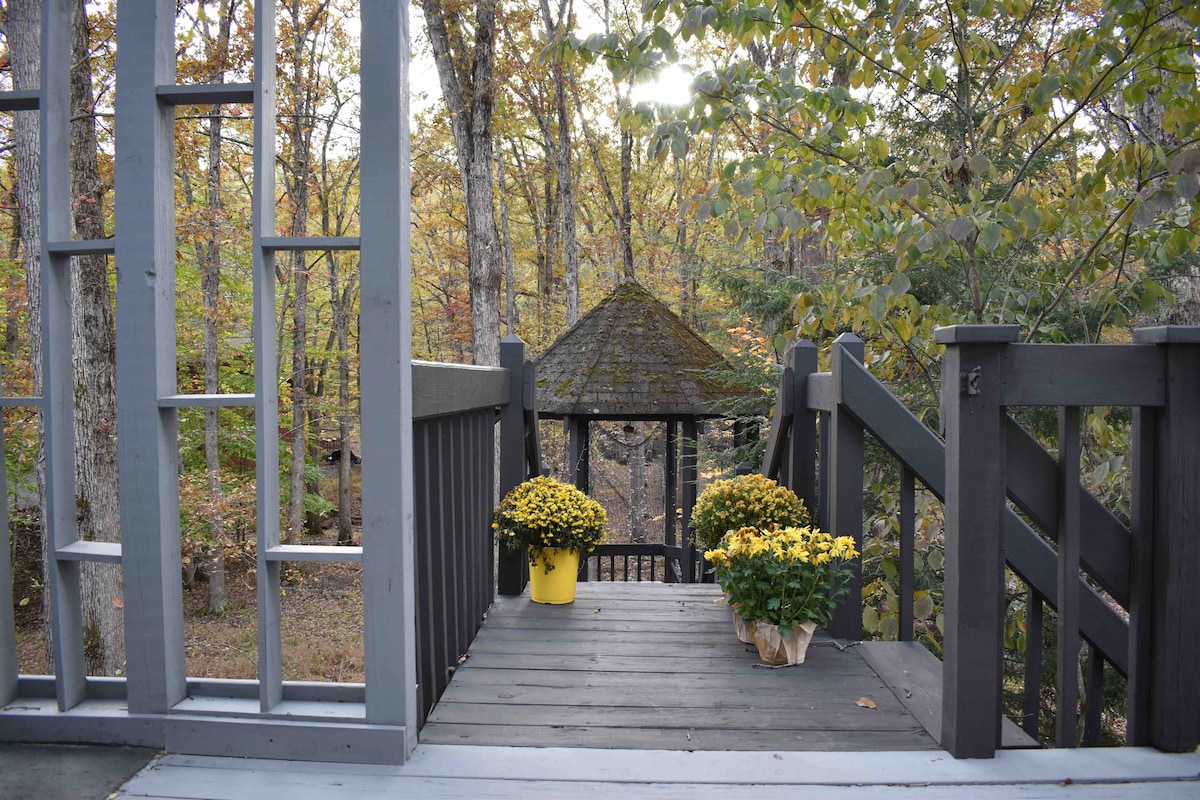 Silver Fox Water Front Hot Tub Pocono SsMook Home