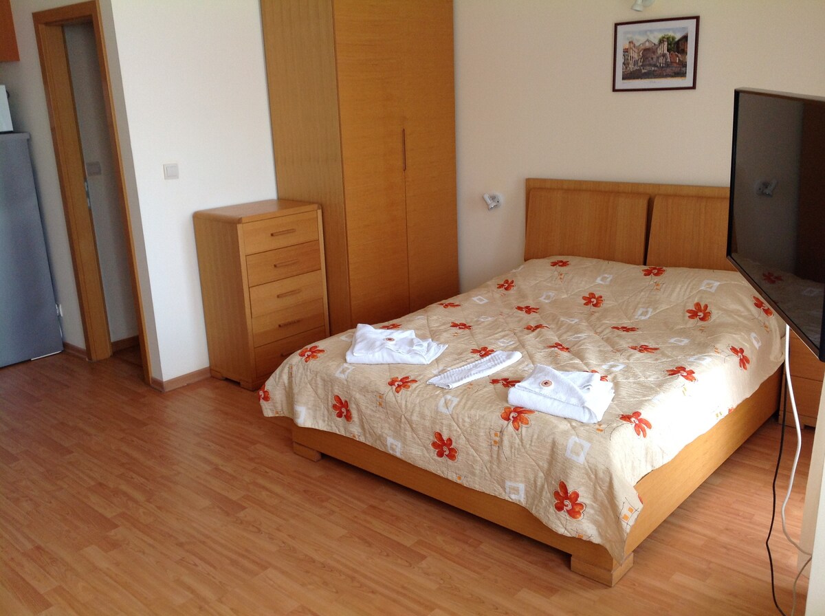 Sea view one-bed apartment in Sveti Vlas, Bulgaria