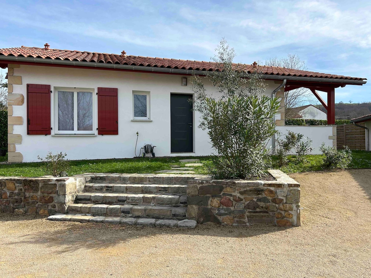 NEW-Le Lavoir-walk to town-climatisé-privé-pets