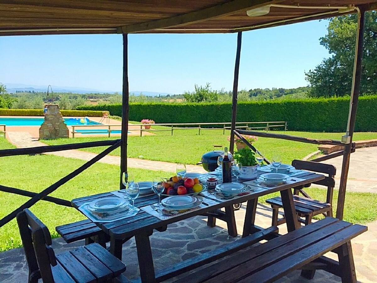 Panoramic villa for 8 with pool near San Gimignano