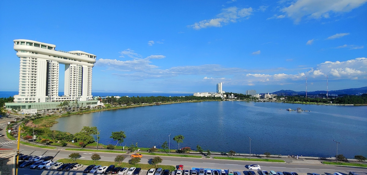 一瞥京坡海和湖泊~可欣赏壮丽的湖景！从床上欣赏日出！令人印象深刻！免费网络！干净！友好的Gyeongpo High Ocean酒店！