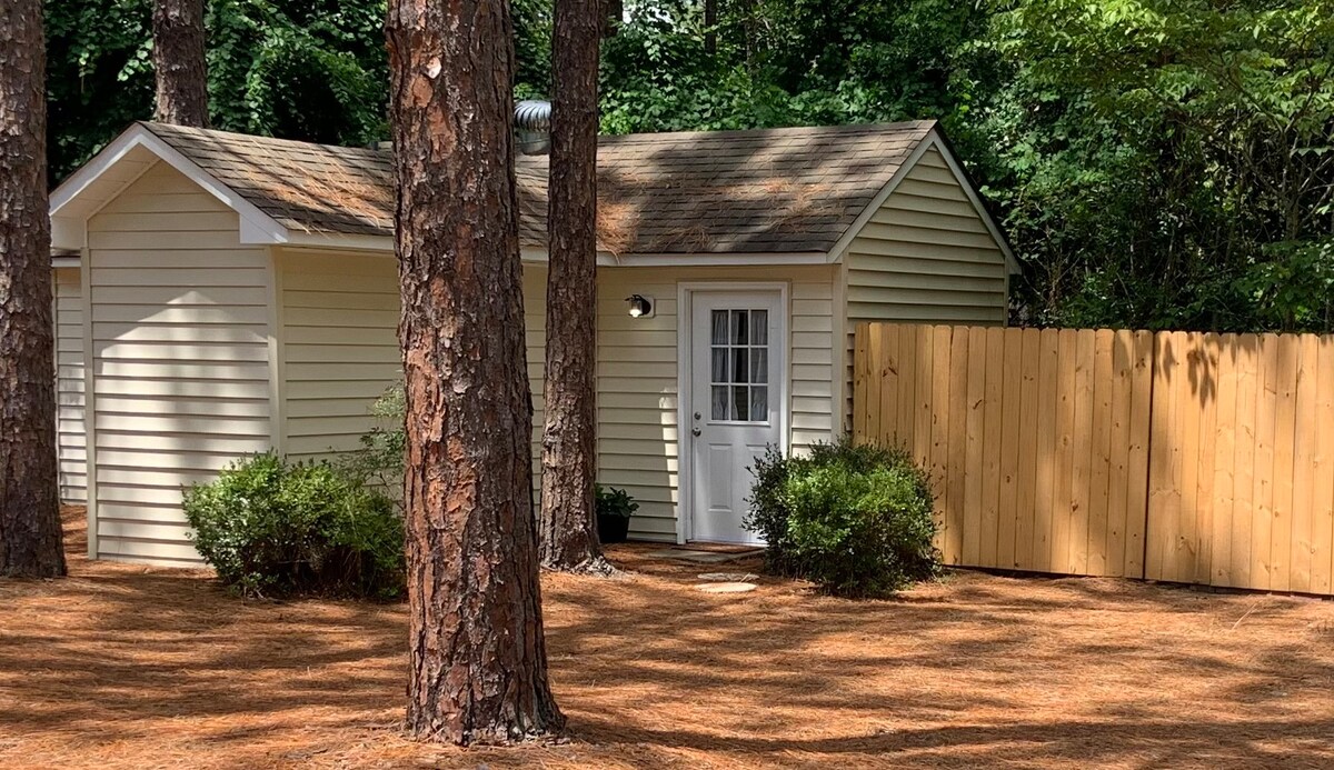 The Caddie’s Cottage, a cozy golf retreat.