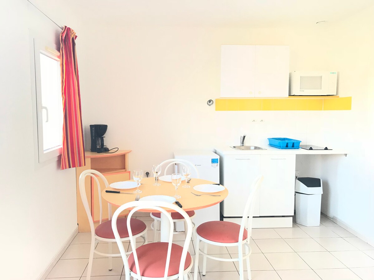 LOCATION APPARTEMENT AVEC ACCES PISCINE