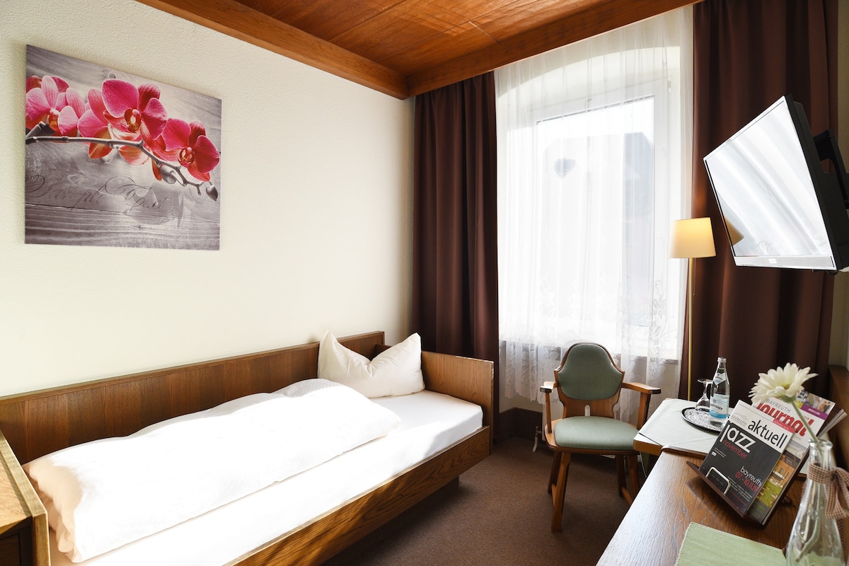 Hotel-Gasthof Goldener Hirsch (Bad Berneck im Fichtelgebirge), Einzelzimmer
