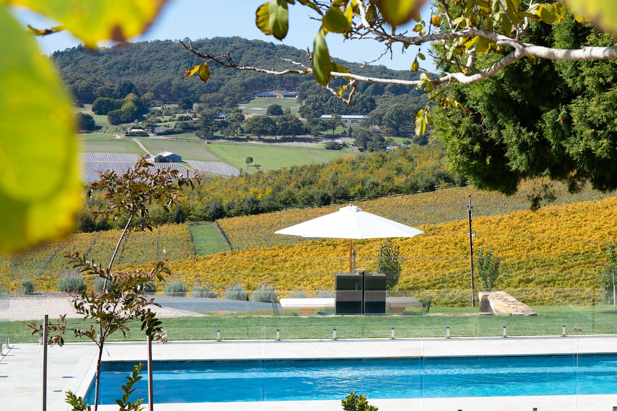 Adelaide Hills luxury cottage with vineyard views