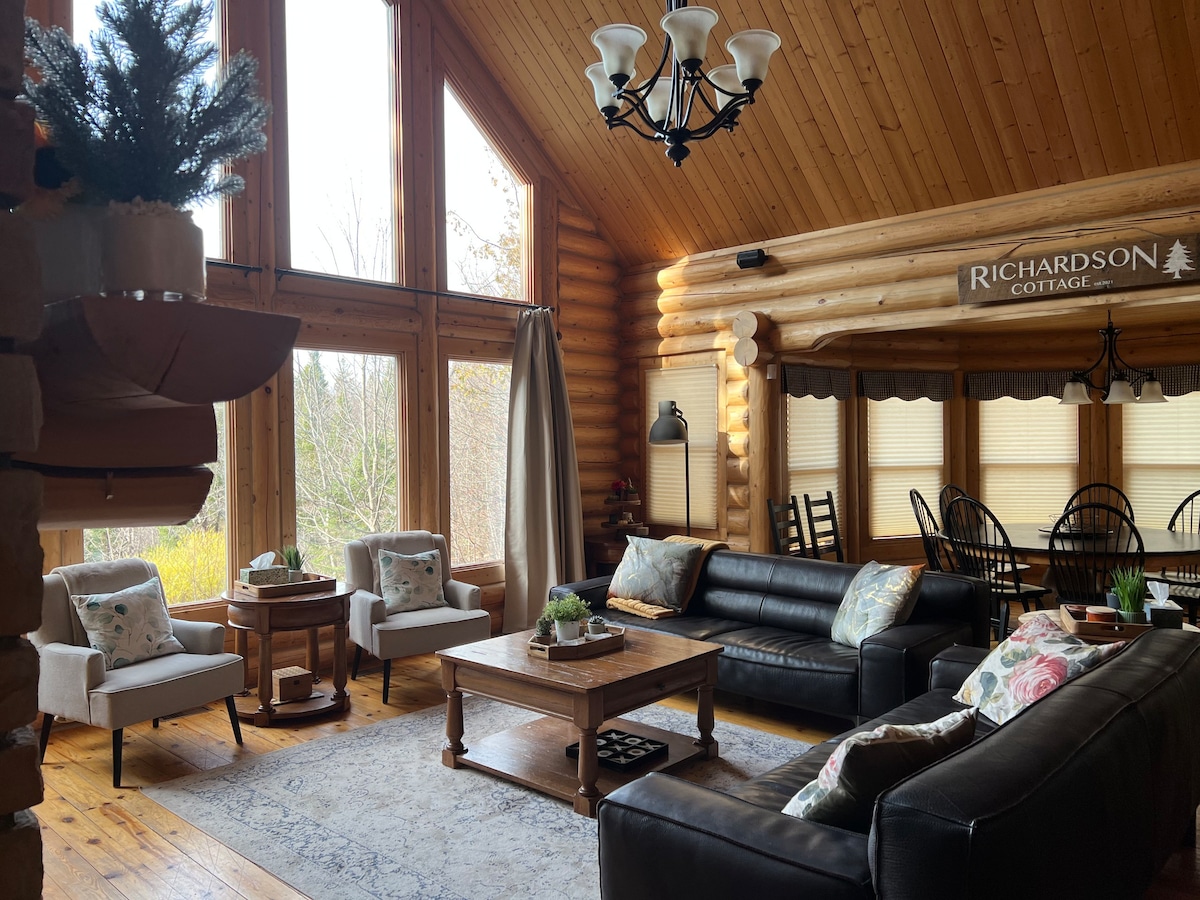 Majestic Log Cabin on Fiddler Resort CITQ # 234920