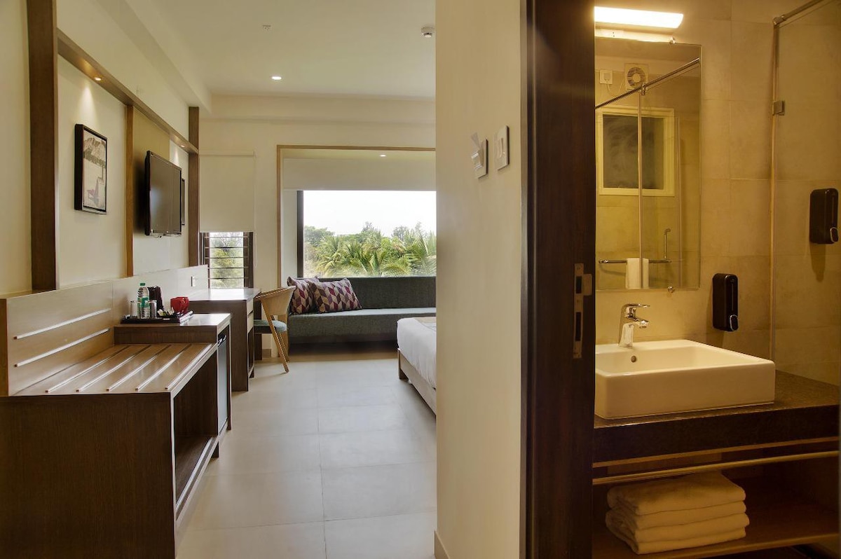 Stay at Purple Cloud close to Kempegowda Apt