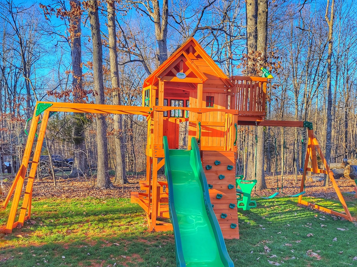 Spacious Haven Near LU|Patio-Playset-Grill-Firepit