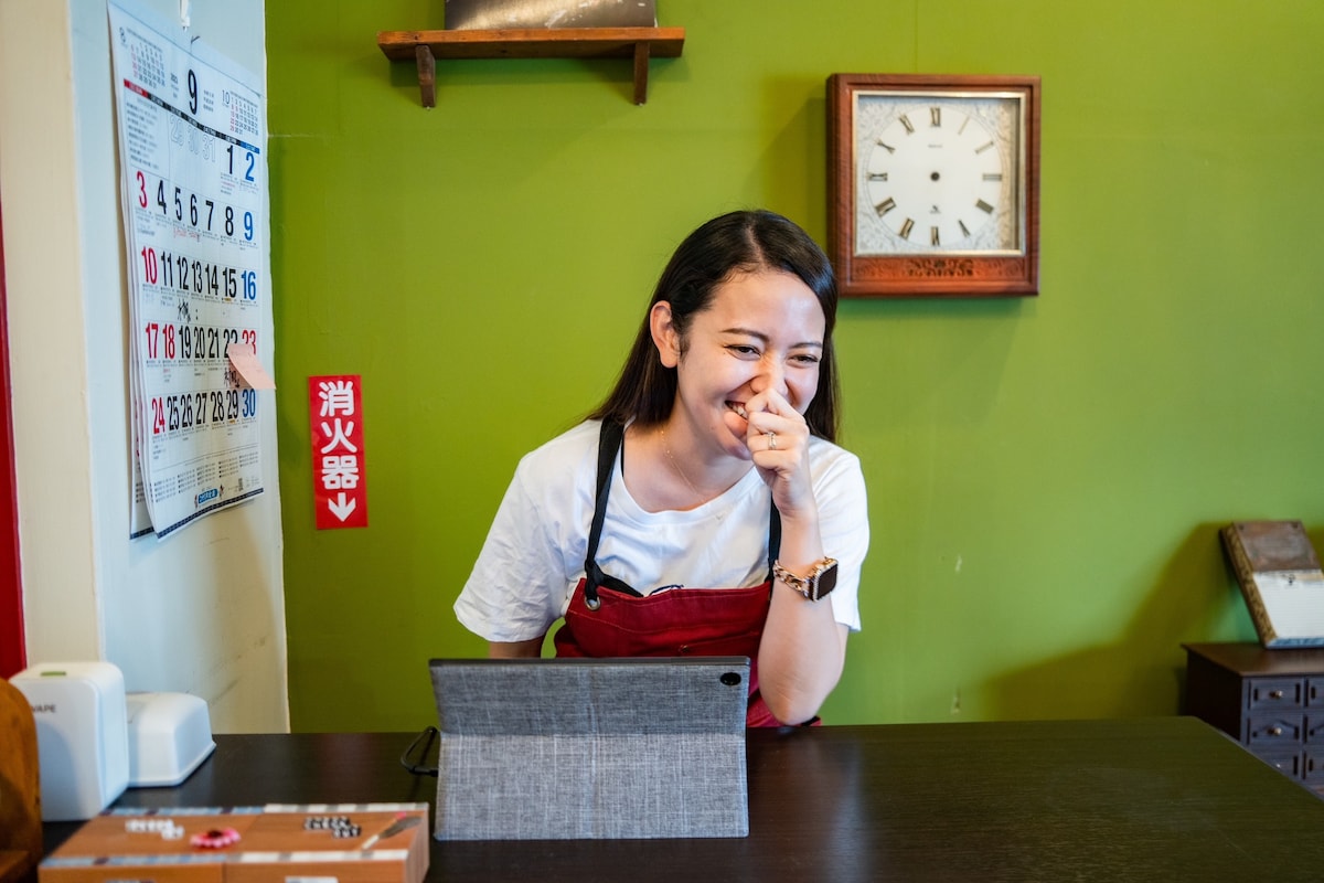 エイサーの街「沖縄市」観光客、外国人、地元民が集まる夜の街「コザ」にある綺麗なゲストハウス