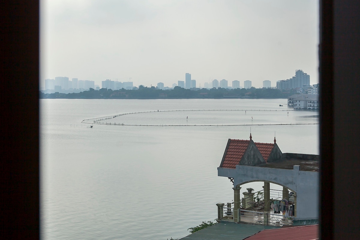 The Apartment with balcony near the west lake