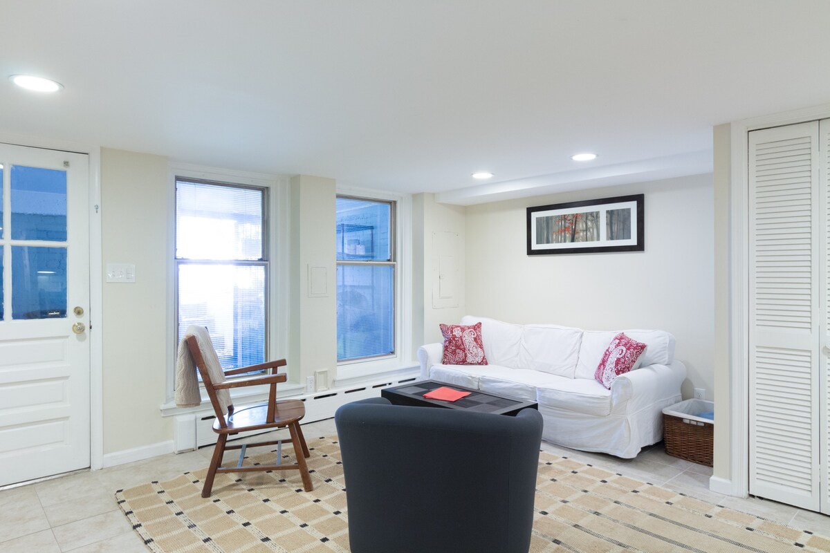 宽敞的1卧室公寓，位于历史悠久的排屋内，位置优越！