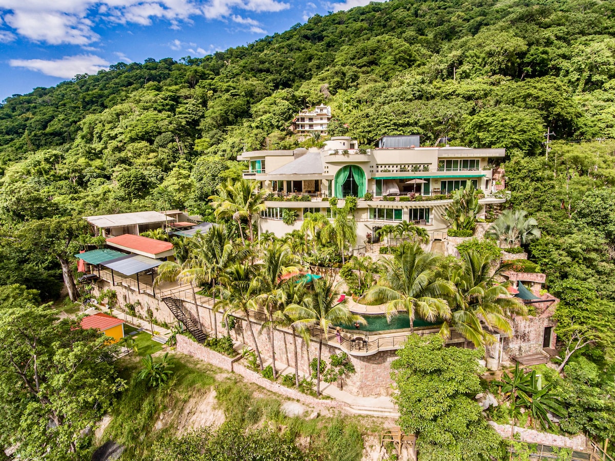 Boca de Tomatlán Luxury Ocean Frontage Villa