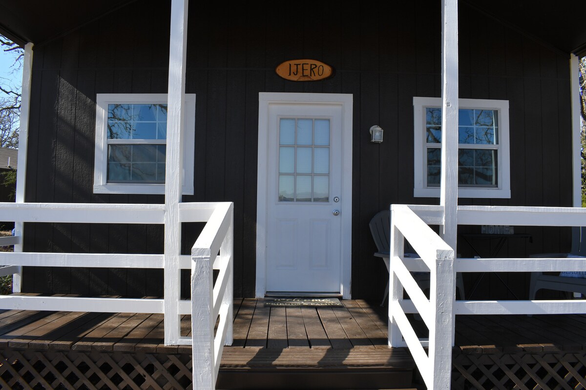 LakeView Cabin on 40 Acre Ranch near Round Top TX