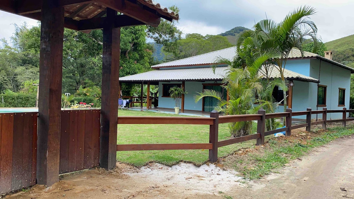 Casa no Sana, com Rio passando no quintal