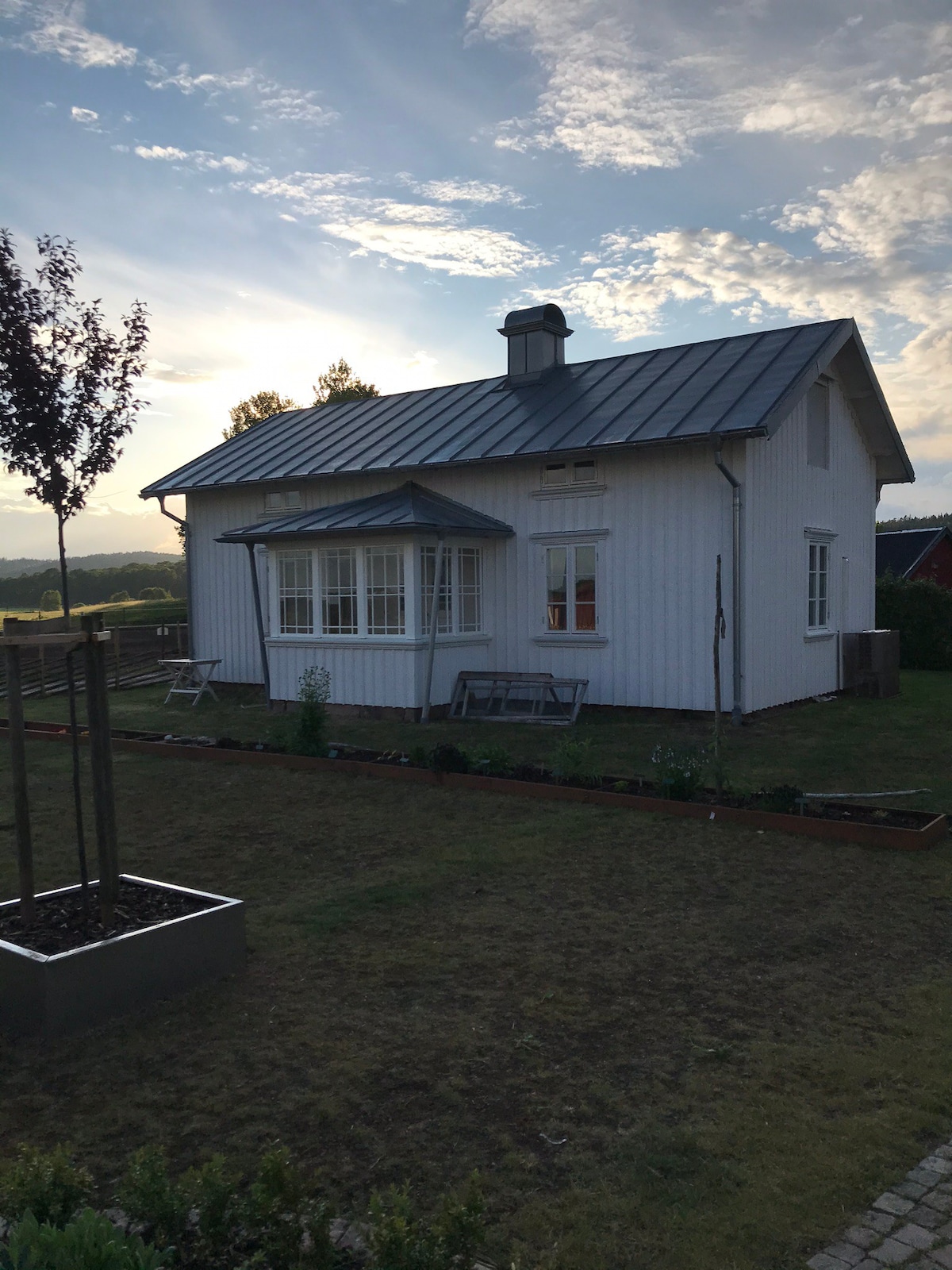 入住我们新装修的小屋的乡村环境！