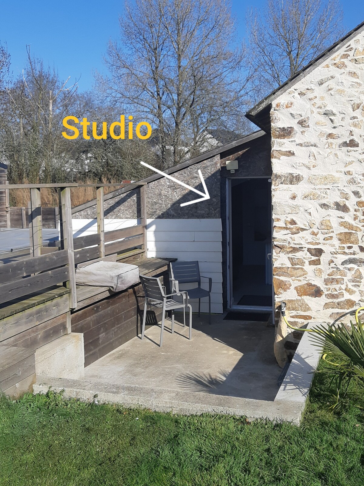 Petit studio proche bourg