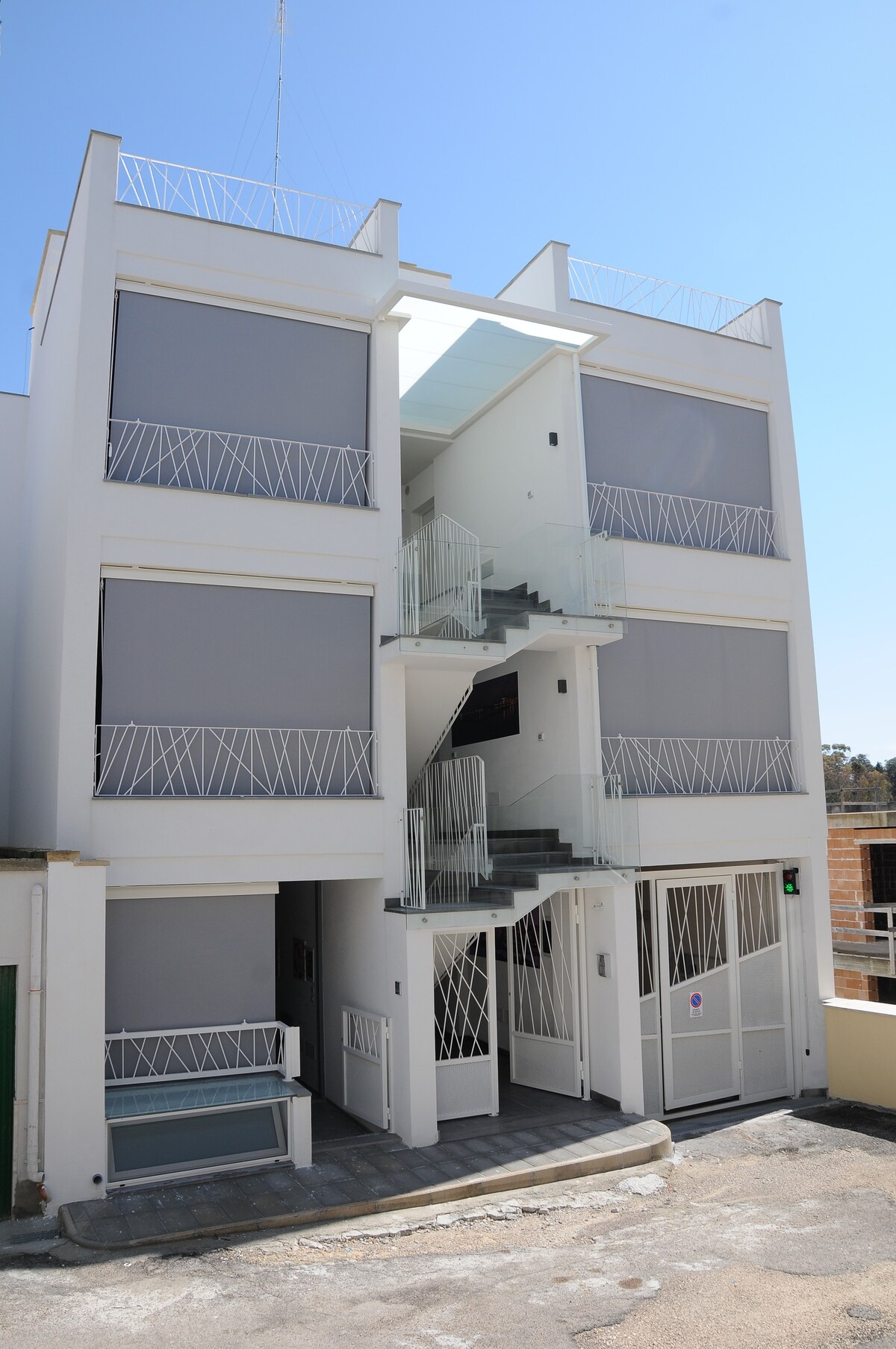 Porta Mare公寓-俯瞰大海的Rosa露台