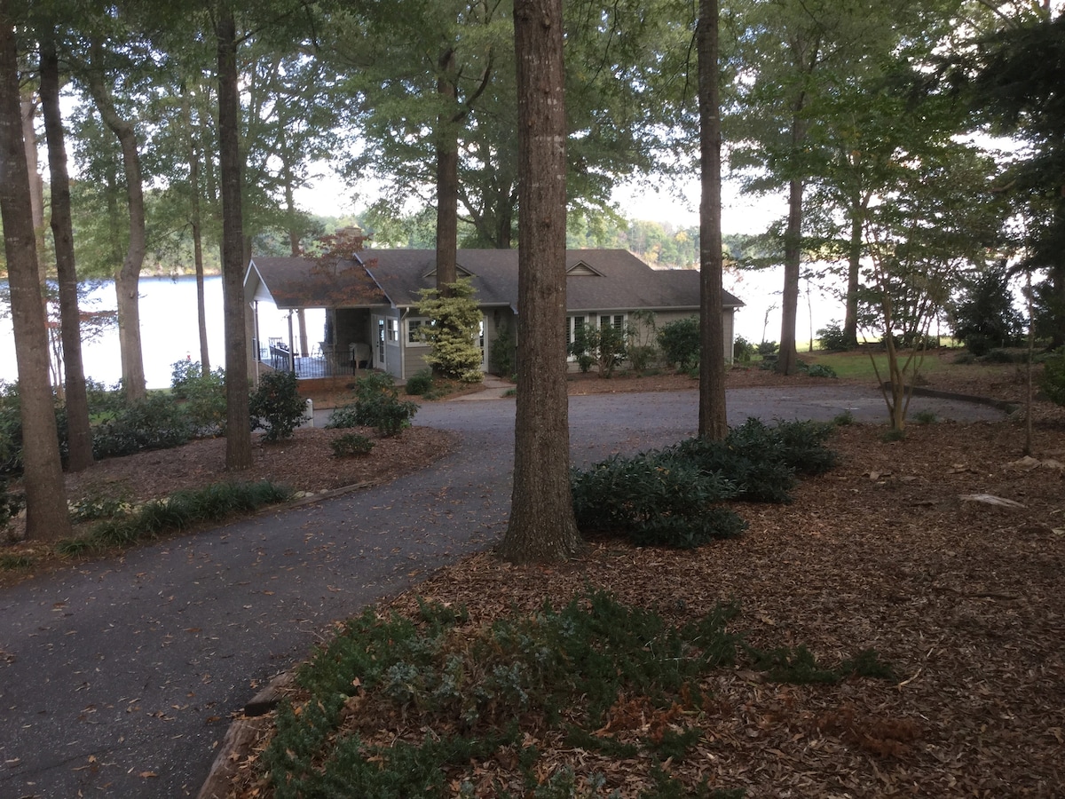 Sandy Beach Cottage On Lake Hickory