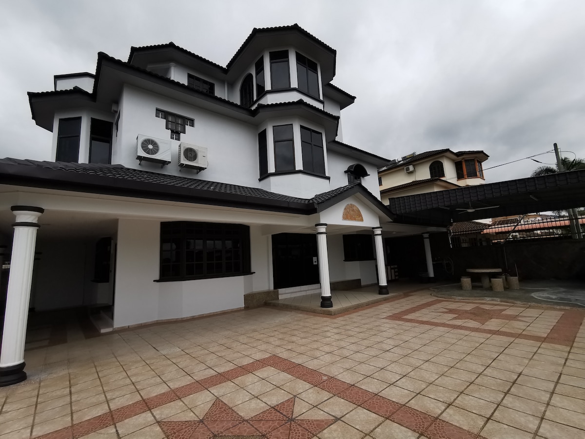 IPOH CITY MENGLEMBU TMN RASI JAYA  HOMESTAY