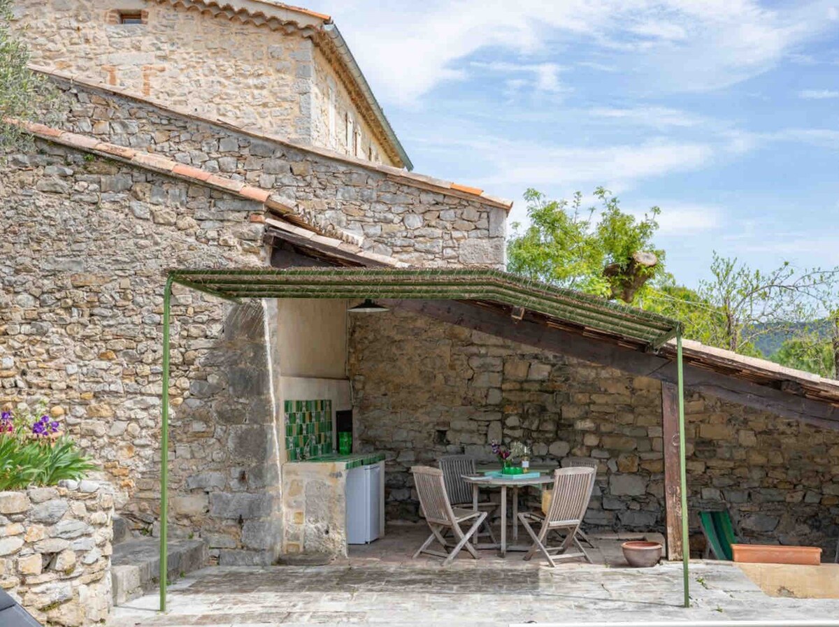 Sud Ardèche, mas provençal du XVIII, piscine.