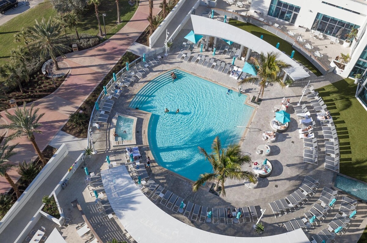 One Bedroom Presidential Condo, Clearwater Beach, (A808)