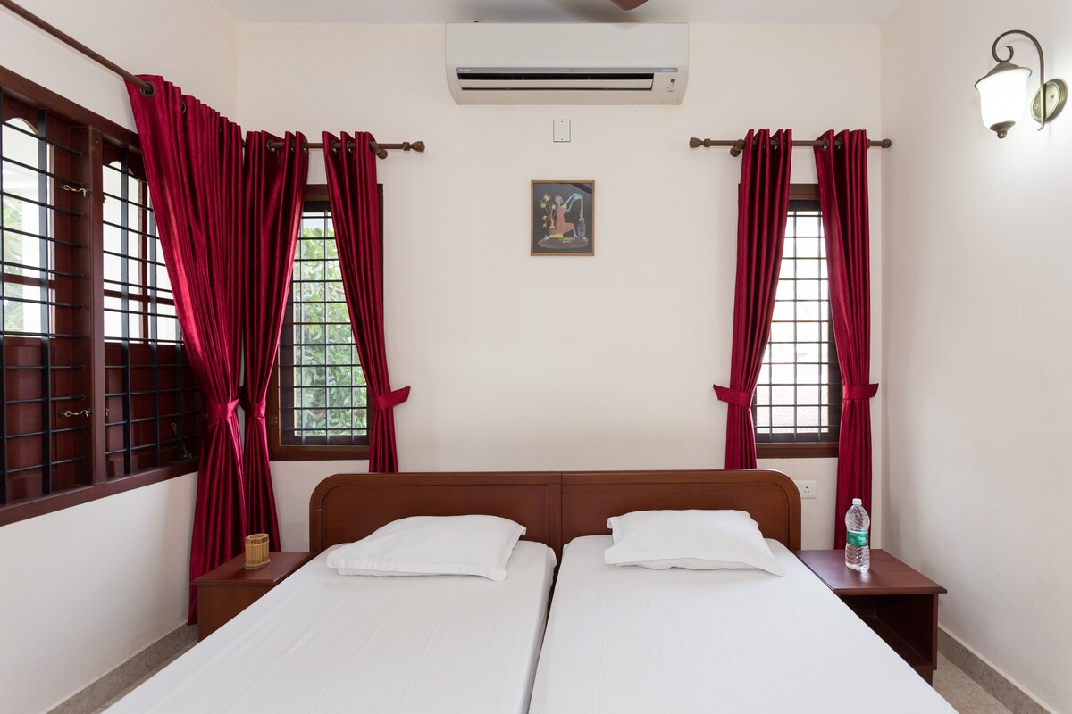 Homestay with Deluxe Cozy Twin Bed