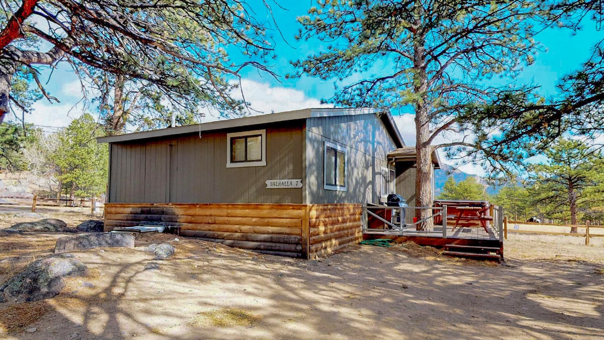 Cabin 7, 3 Bedroom Cabin w/Large Hot Tub