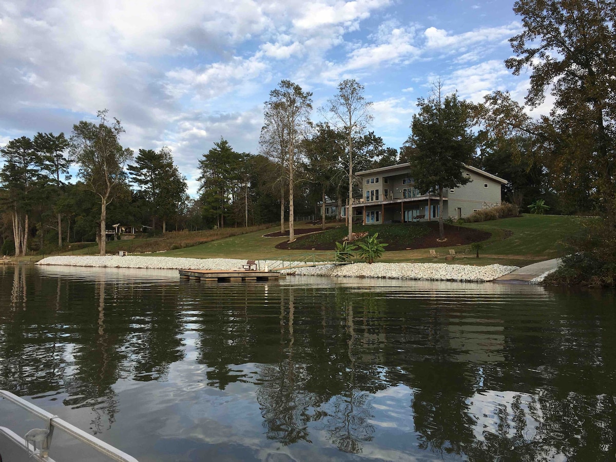 Saluda Lake温馨可爱干净的乡村小屋