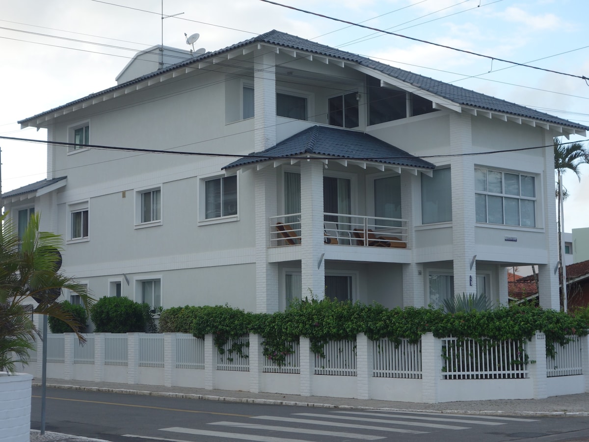 Praia da Enseada Apartamento frente Mar, SFS/SC